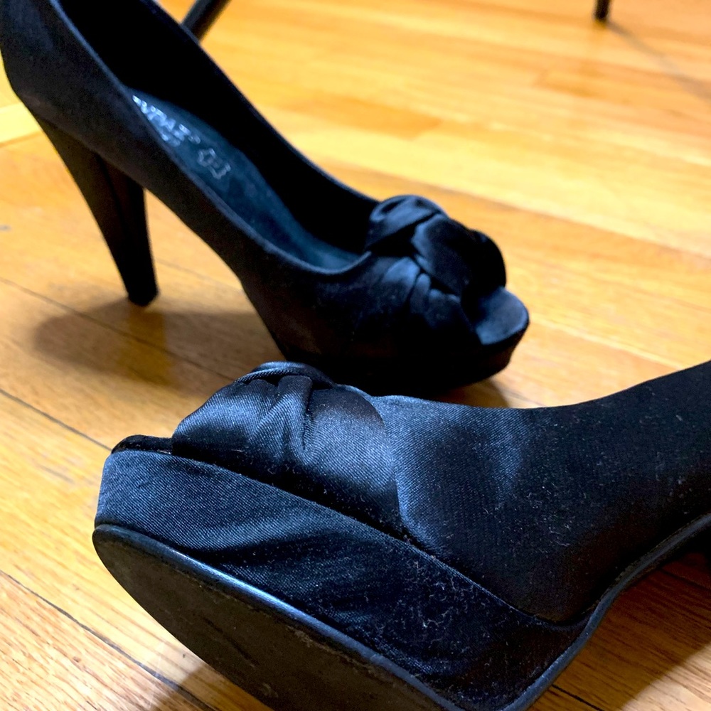 Spanish black heels from Marypaz